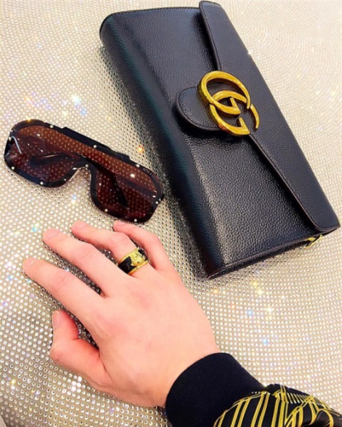 Đi xe dát vàng, lại còn dát toàn hàng hiệu: Thiếu gia thì phải như anh! - Ảnh 13.