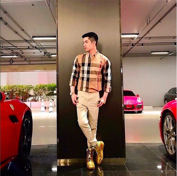 Đi xe dát vàng, lại còn dát toàn hàng hiệu: Thiếu gia thì phải như anh! - Ảnh 2.