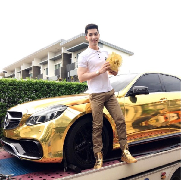 Đi xe dát vàng, lại còn dát toàn hàng hiệu: Thiếu gia thì phải như anh! - Ảnh 3.