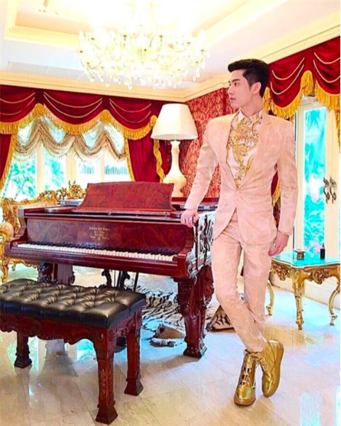 Đi xe dát vàng, lại còn dát toàn hàng hiệu: Thiếu gia thì phải như anh! - Ảnh 5.