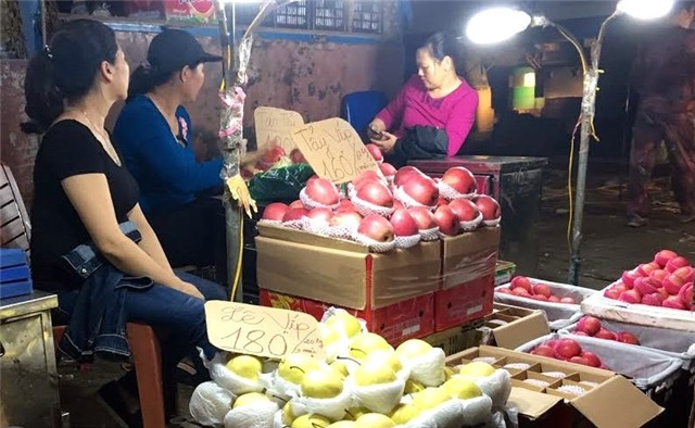 Hoa quả Tàu 6 - 10 ngàn/kg, dấu vết cảnh báo dính độc