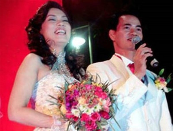 gia dinh hanh phuc cua xuan bac - nghe si chung thuy nhat vbiz hinh anh 2