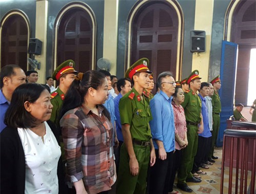 Kiều nữ 'hạ gục' 28 cán bộ Hải quan, chiếm đoạt 80 tỉ