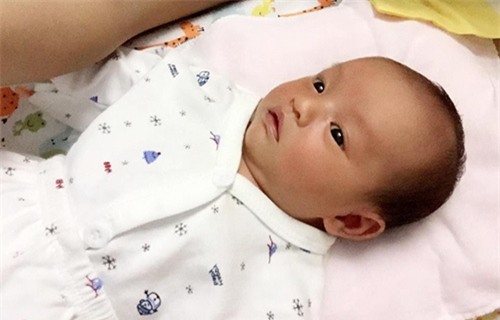 hong que hanh phuc nhan dip con gai tron mot thang tuoi - 7