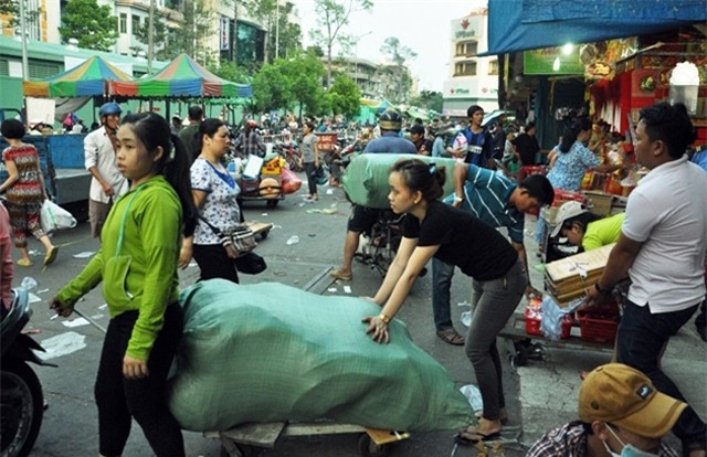 tieu thuong hoi ha doi cho co lon nhat sai gon hinh anh 7