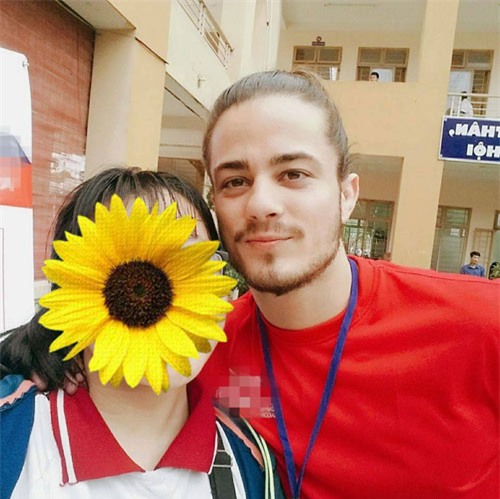 “Soái ca” đến từ nước Pháp khiến nữ sinh cả trường ngây ngất - Ảnh 3.