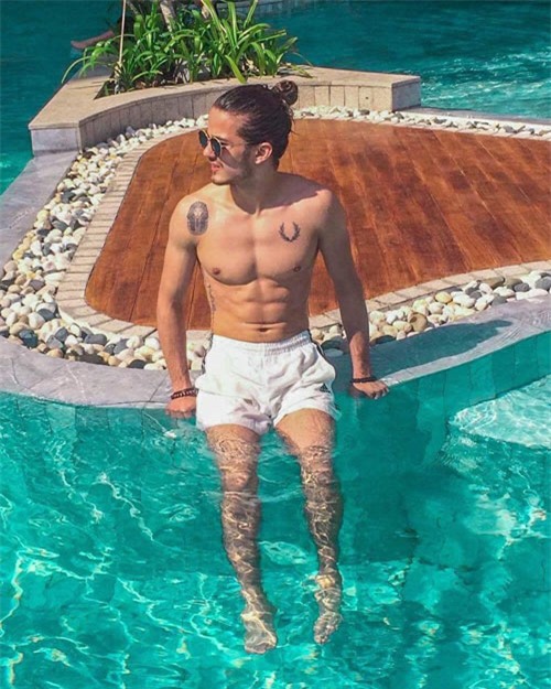 “Soái ca” đến từ nước Pháp khiến nữ sinh cả trường ngây ngất - Ảnh 6.