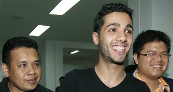 Nụ cười kì lạ của hacker tấn công 200 ngân hàng, đánh cắp 280 triệu đô để... cho trẻ em nghèo