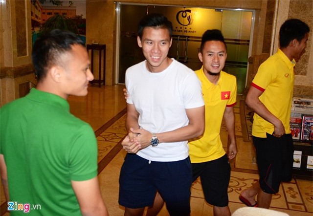 HLV Huu Thang loai 5 cau thu truoc them AFF Cup hinh anh 1