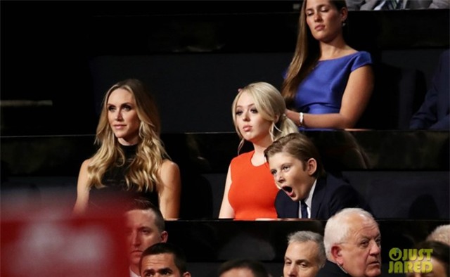 Loat anh au tho cua con trai ut ong Donald Trump hinh anh 12