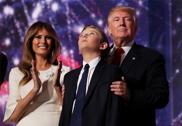 Loat anh au tho cua con trai ut ong Donald Trump hinh anh 13