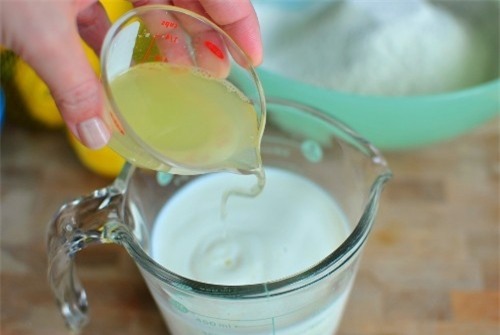 nuoc-cot-chanh-tri-mun-duong-da-blogtamsuvn2