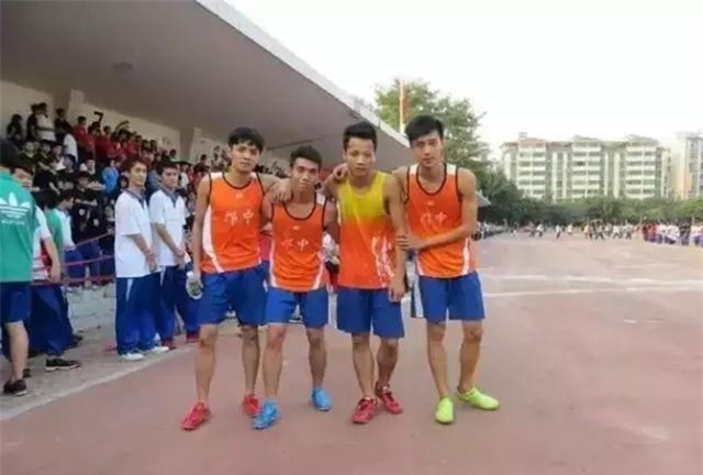 Nữ sinh phát cuồng vì thầy giáo dạy thể dục vừa đẹp trai lại còn lạnh lùng như trong phim - Ảnh 6.