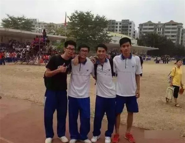 Nữ sinh phát cuồng vì thầy giáo dạy thể dục vừa đẹp trai lại còn lạnh lùng như trong phim - Ảnh 7.