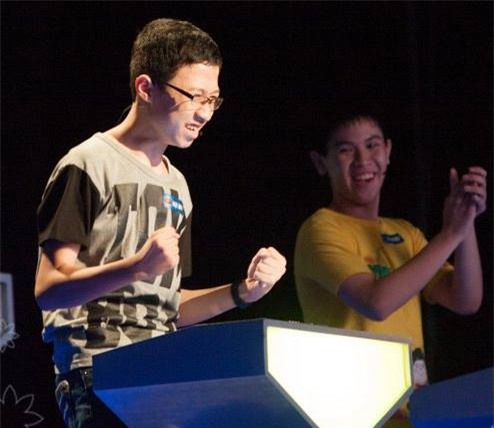 Biết đọc từ 18 tháng, lớp 9 học hết sách lớp 11, và giờ Cậu bé Google đang lần lượt san bằng kỷ lục Olympia - Ảnh 5.