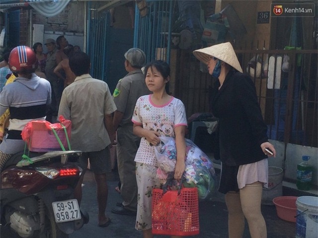TP. HCM: Cháy lớn thiêu rụi tài sản trong nhà, bé gái 12 tuổi hoảng loạn, người thân òa khóc - Ảnh 1.