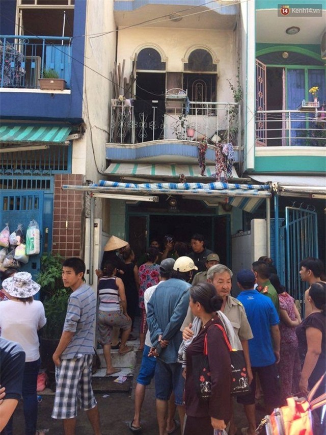 TP. HCM: Cháy lớn thiêu rụi tài sản trong nhà, bé gái 12 tuổi hoảng loạn, người thân òa khóc - Ảnh 2.