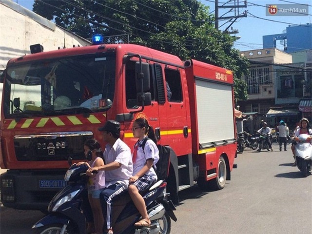 TP. HCM: Cháy lớn thiêu rụi tài sản trong nhà, bé gái 12 tuổi hoảng loạn, người thân òa khóc - Ảnh 5.