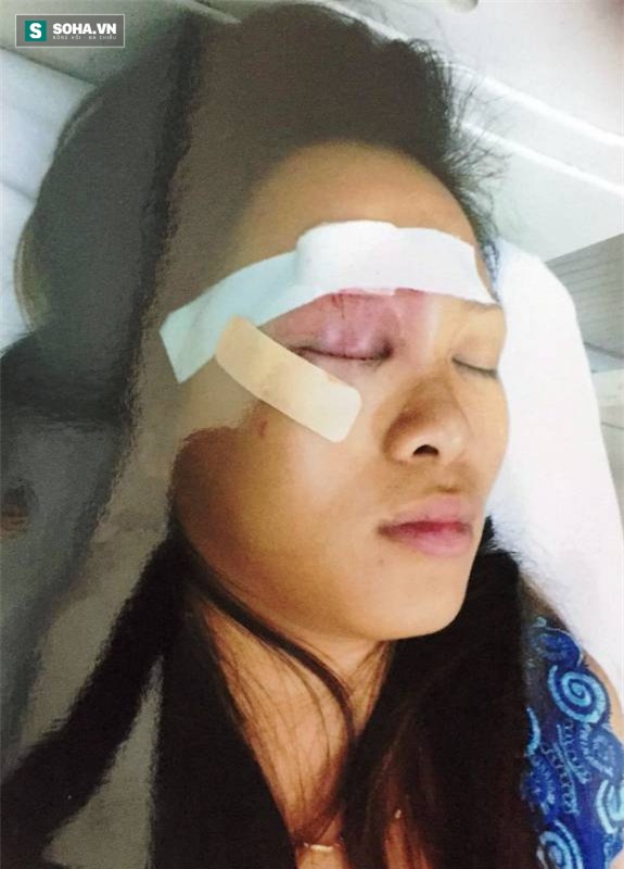 Nhóm thanh niên mang hung khí truy sát 2 người phụ nữ trước cổng bệnh viện - Ảnh 3.