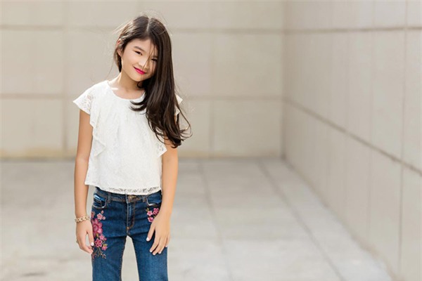 con-gai-truong-ngoc-anh-sanh-dieu-khong-thua-kem-me-1