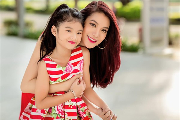 con-gai-truong-ngoc-anh-sanh-dieu-khong-thua-kem-me-7