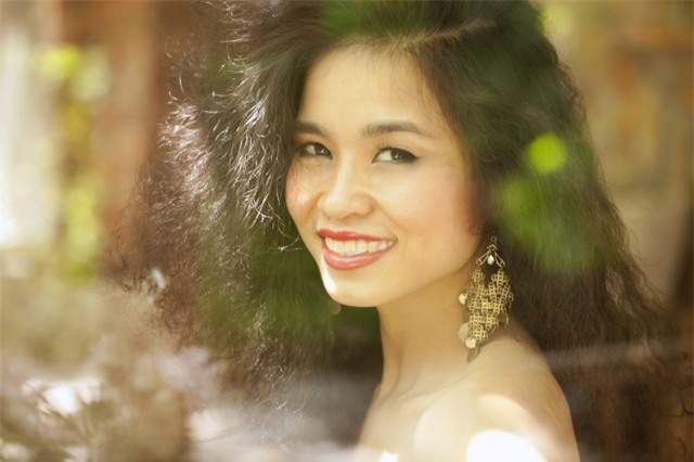 ca-sy-dong-lan-giau-buon-vui-vao-trong-toc-1