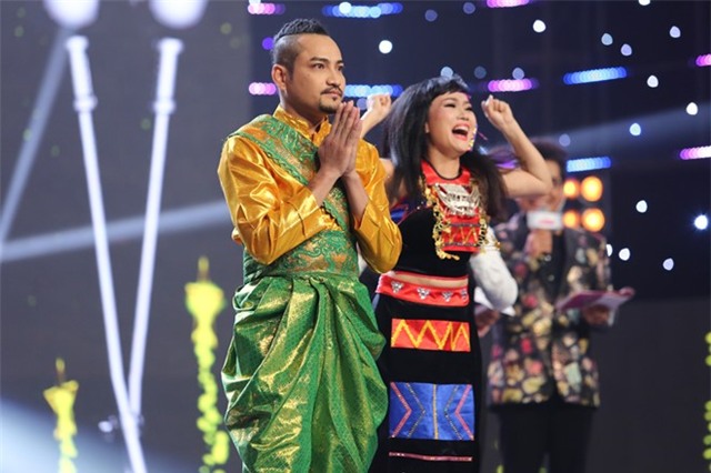 Mr. Đàm bật khóc khi soái ca thợ hồ thắng 500 triệu đồng - Ảnh 1.