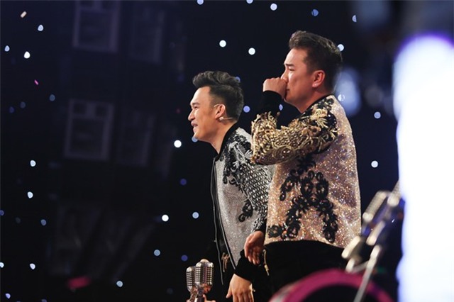 Mr. Đàm bật khóc khi soái ca thợ hồ thắng 500 triệu đồng - Ảnh 2.