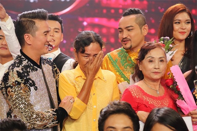 Mr. Đàm bật khóc khi soái ca thợ hồ thắng 500 triệu đồng - Ảnh 4.