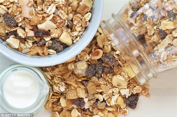 táo bón gây suy thận