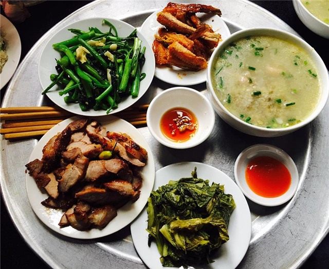 Câu hỏi của con trai và nỗi ám ảnh của mẹ khi đi chợ nấu cơm