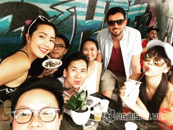 Chồng Hà Anh lãng mạn  0