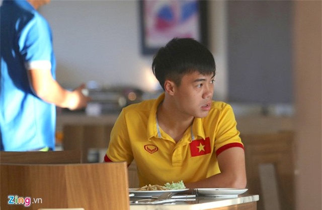 Cong Vinh, Cong Phuong an sang muon sau buoi tap the luc hinh anh 7