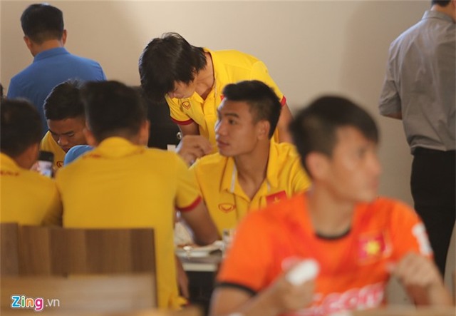 Cong Vinh, Cong Phuong an sang muon sau buoi tap the luc hinh anh 8