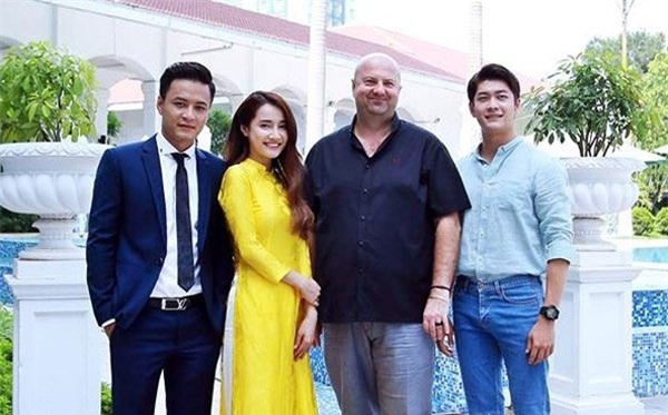 Hôn nhân 'khác thường' của diễn viên Hồng Đăng và vợ kém tuổi