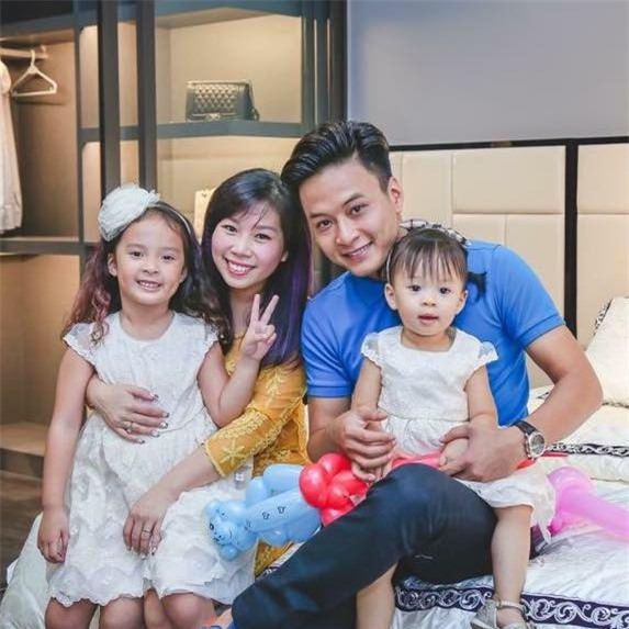 Hôn nhân 'khác thường' của diễn viên Hồng Đăng và vợ kém tuổi