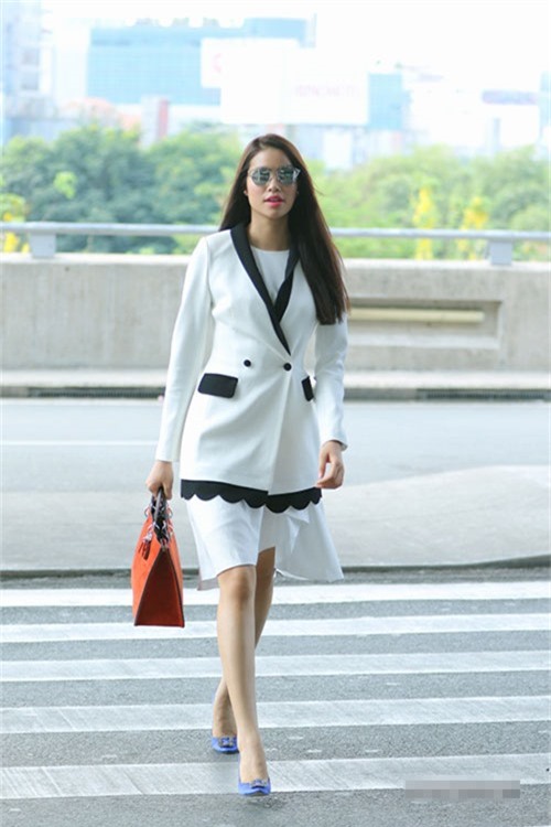 my-nhan-viet-bien-san-bay-thanh-san-catwalk-1