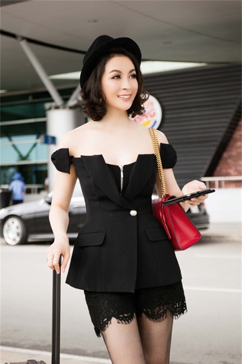 my-nhan-viet-bien-san-bay-thanh-san-catwalk-2