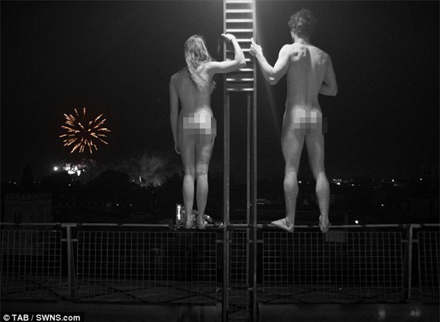 Sinh viên Cambridge thi mông đẹp thường niên