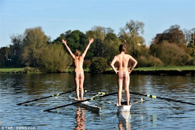 Sinh viên Cambridge thi mông đẹp thường niên