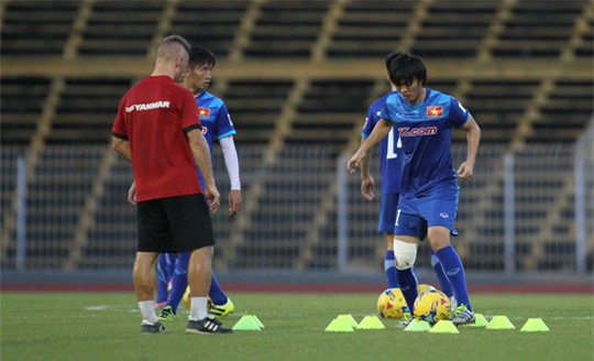 Tiểu phẫu gối, Tuấn Anh có nguy cơ ngồi xem AFF Cup