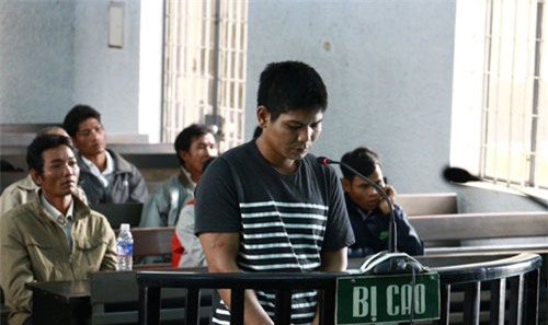 Bố dượng 9X bỏ thuốc chuột, đầu độc con người tình