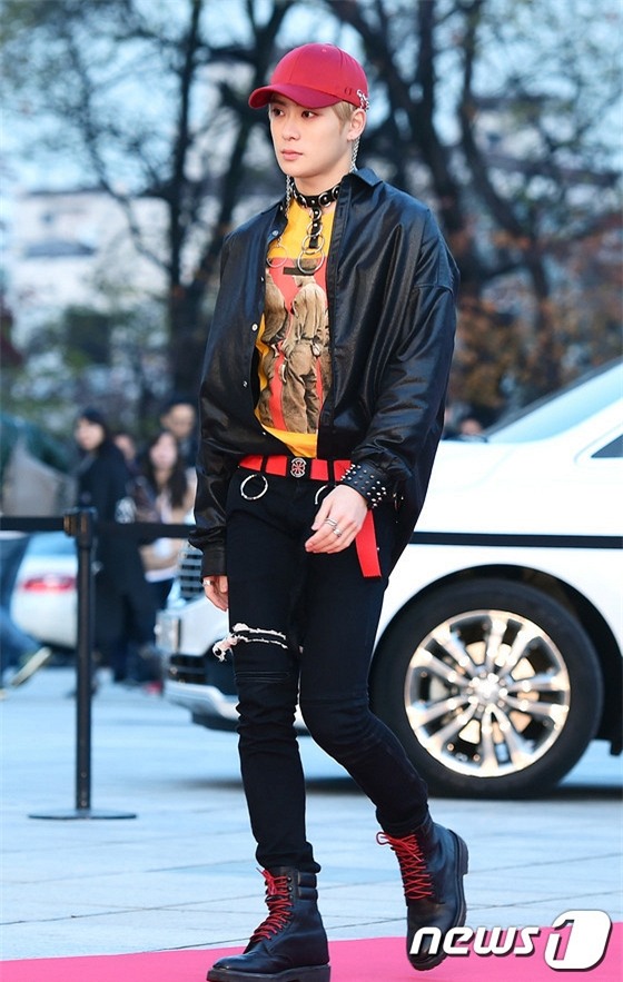 Chi Pu đẹp nổi bật bên Park Shin Hye trên thảm đỏ Asia Artist Awards 3