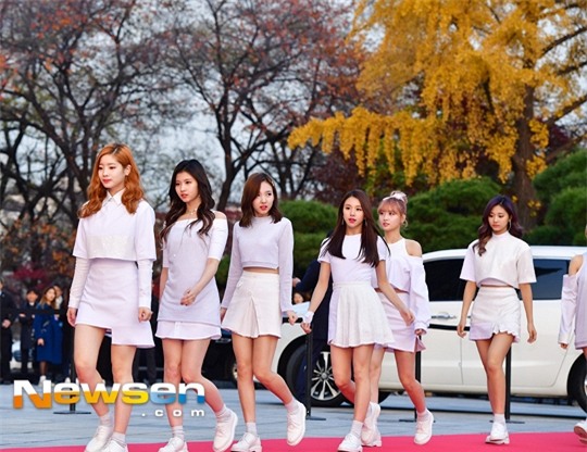 chi-pu-tren-tham-do-16-ngoisao.vn-w500-h772.jpg 3