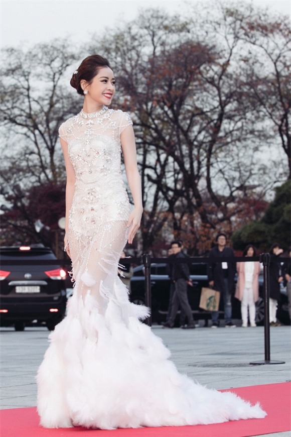 Chi Pu thảm đỏ Hàn 1