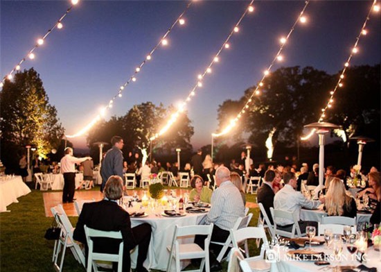 Mừng phong bì 200 nghìn, cả nhà 6 người đến ăn cỗ - Ảnh 1.