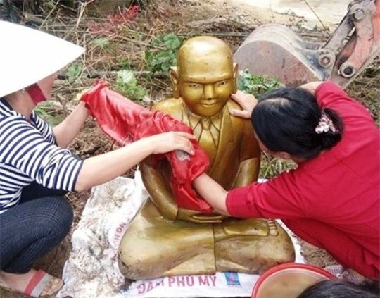 Phat hien pho tuong la mau vang khi dao dat ngan dam tom hinh anh 1