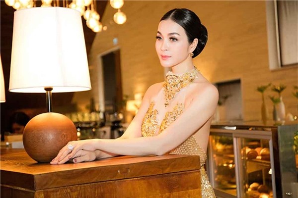 Để giữ gìn vóc dáng thon gọn, Thanh Mai cho biết bữa sáng luôn ưu tiên uống nước cam vắt không đường, sau đó mới ăn đầy đủ chất. Thanh Mai dùng trà thay cà phê, nước ép trái cây không đường cũng nằm trong danh sách yêu thích của cô.