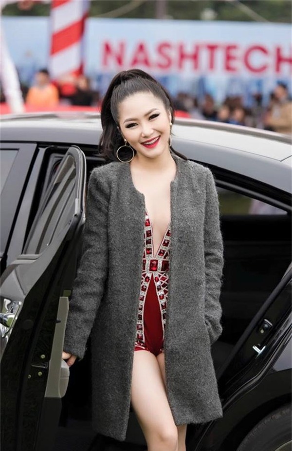 Hương Tràm ngày càng gợi cảm, thu hút đến khó tin