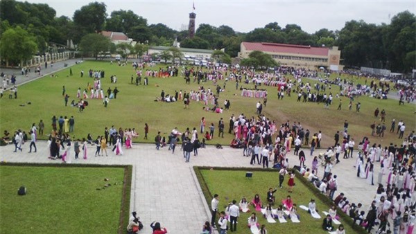 Sinh viên chụp ảnh kỷ yếu: Từ niềm vui trở thành nỗi ám ảnh - Ảnh 2.